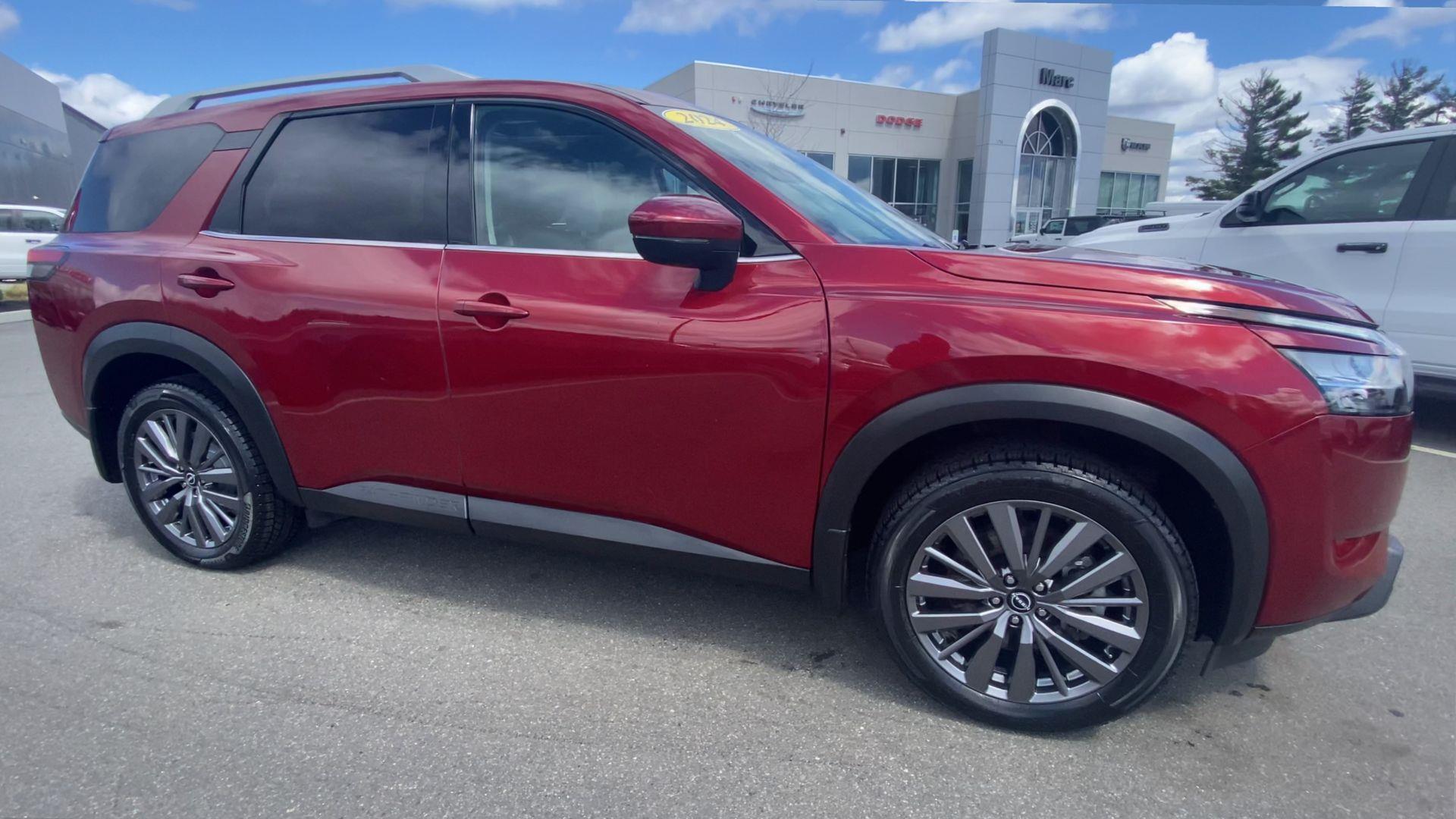 2024 Nissan Pathfinder SL