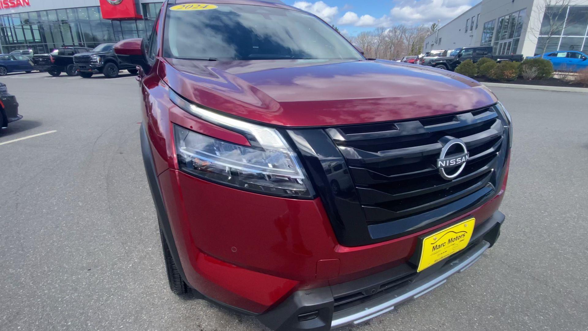 2024 Nissan Pathfinder SL