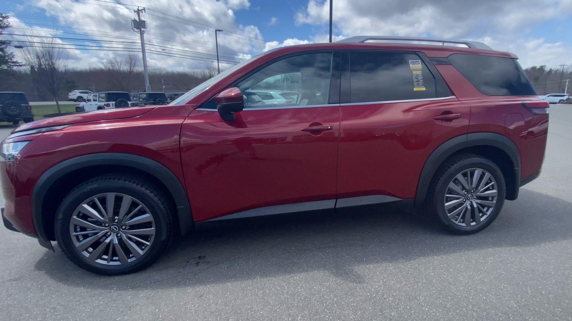 2024 Nissan Pathfinder SL