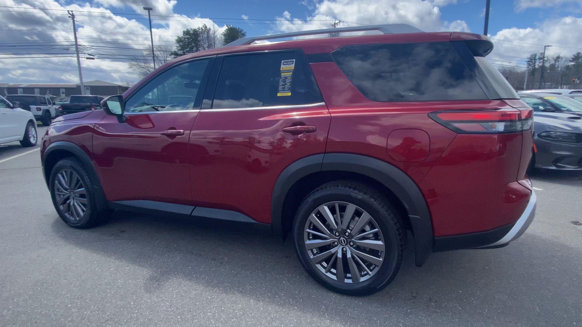 2024 Nissan Pathfinder SL