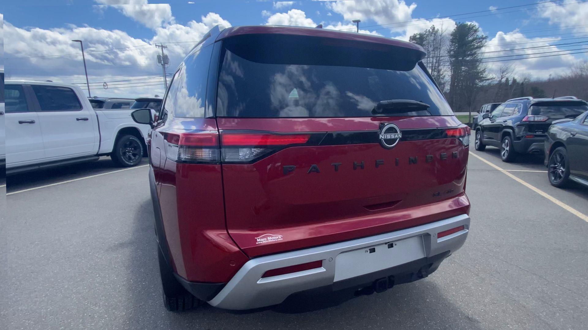 2024 Nissan Pathfinder SL