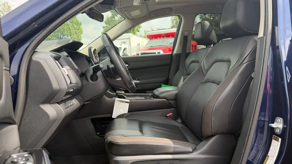 2024 Nissan Pathfinder SL