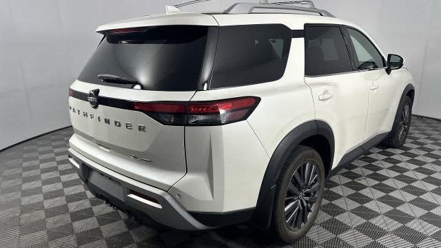 2022 Nissan Pathfinder SL