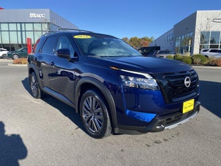 2024 Nissan Pathfinder with Deep Ocean Blue Pearl Exterior