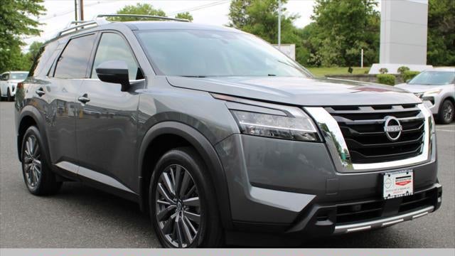 2023 Nissan Pathfinder SL