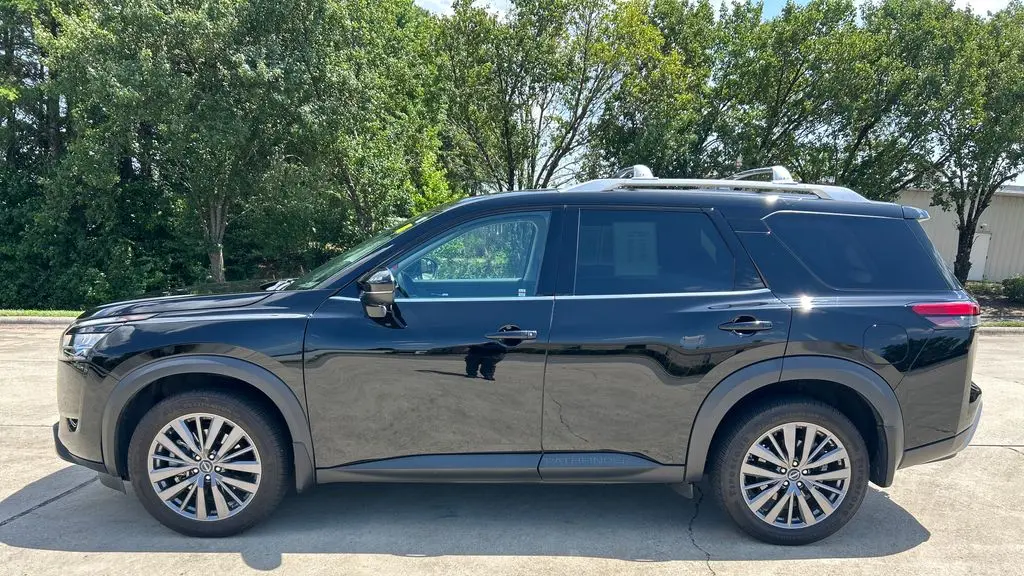 2024 Nissan Pathfinder SL