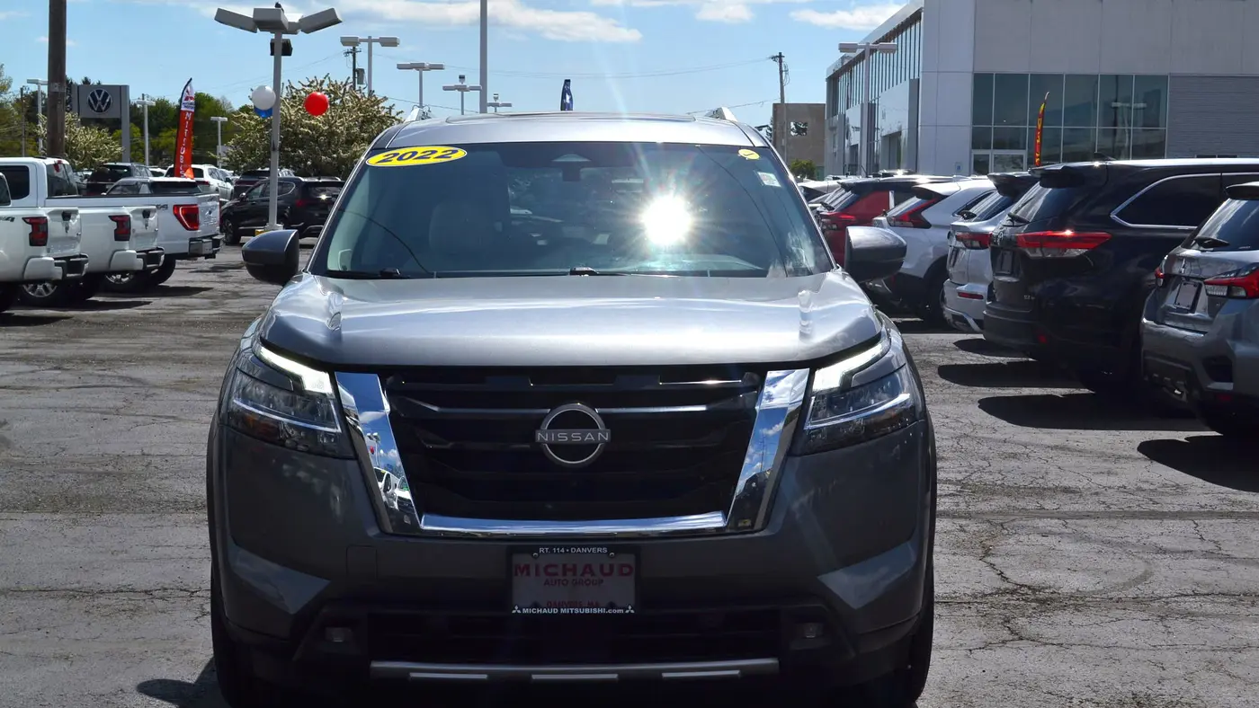 2022 Nissan Pathfinder SL