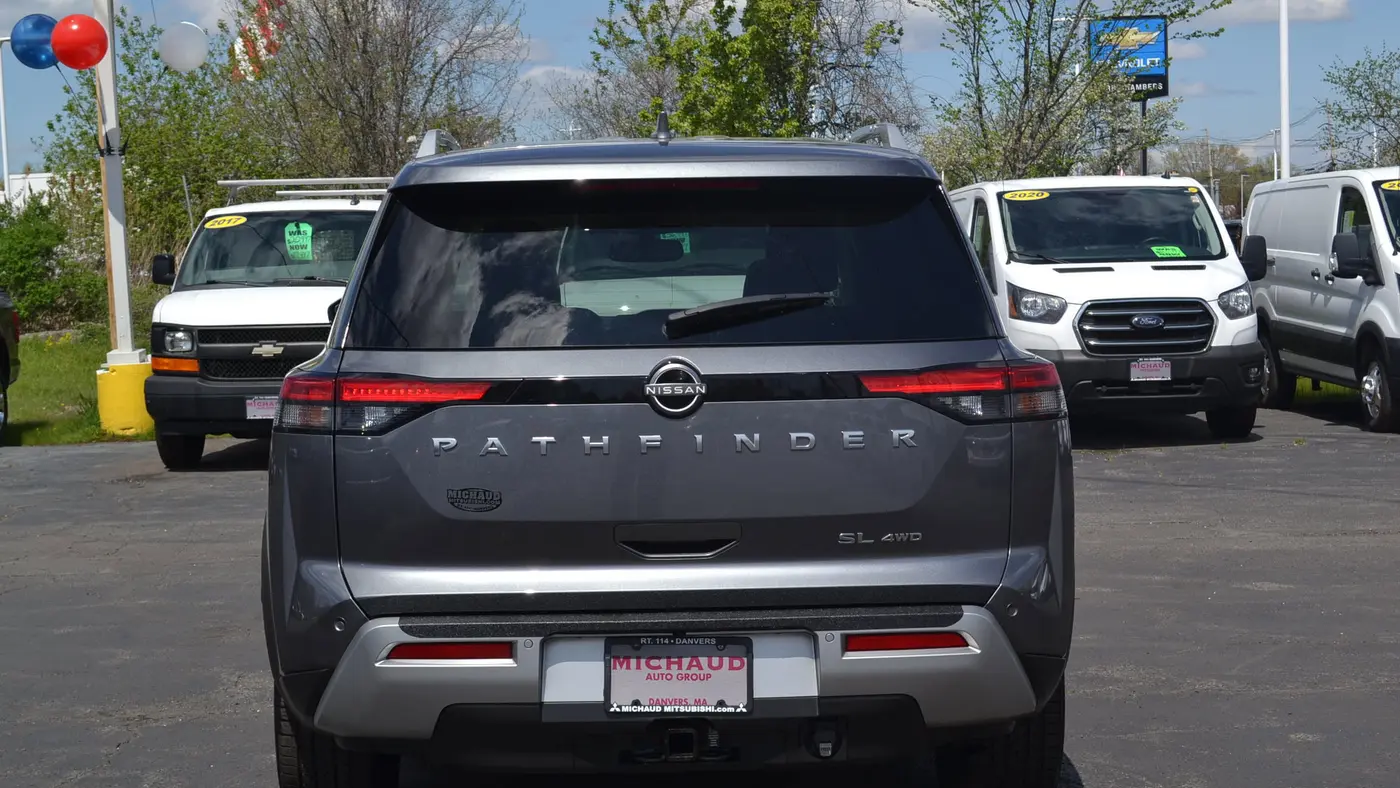 2022 Nissan Pathfinder SL