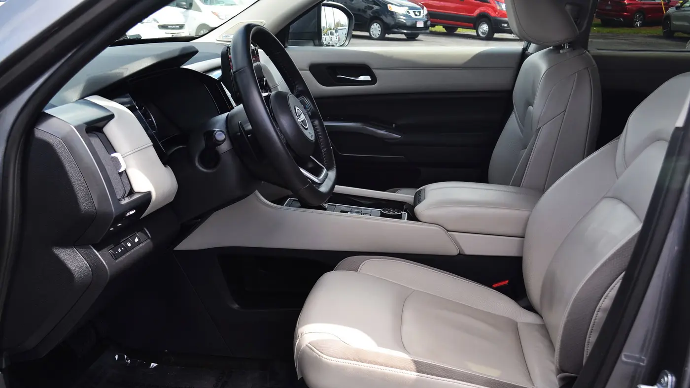 2022 Nissan Pathfinder SL
