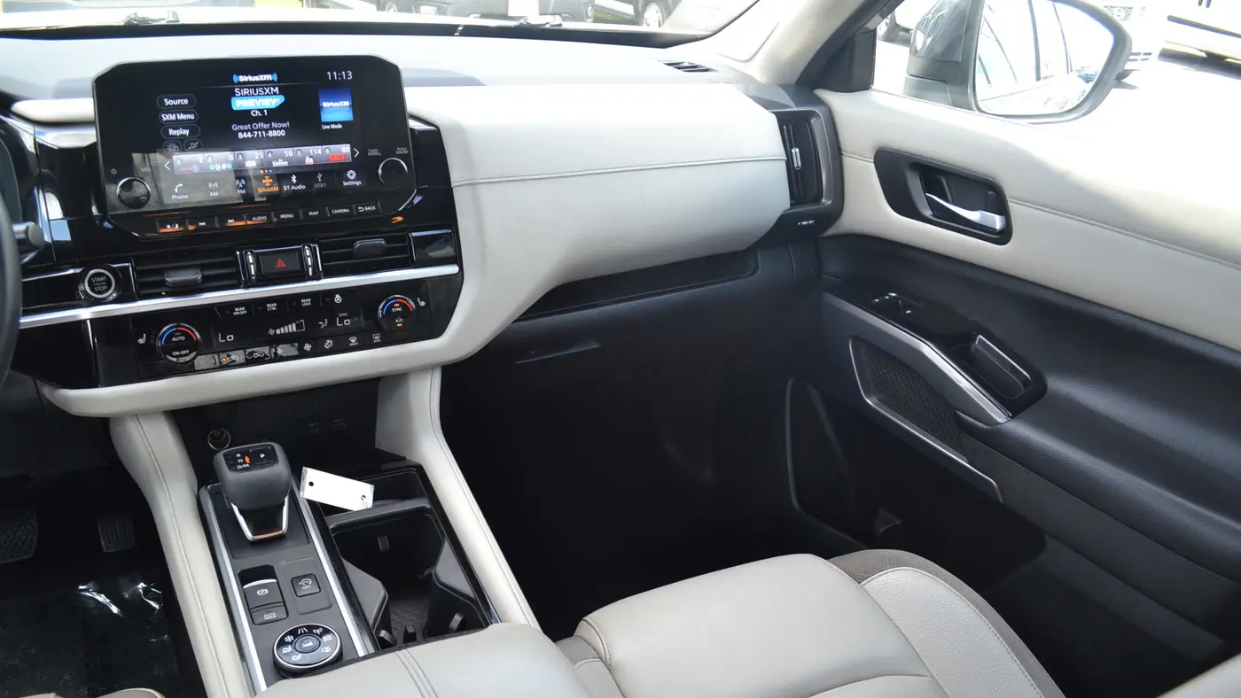 2022 Nissan Pathfinder SL