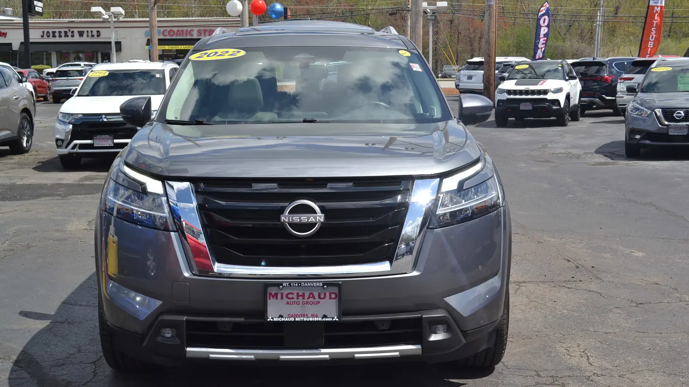 2022 Nissan Pathfinder SL