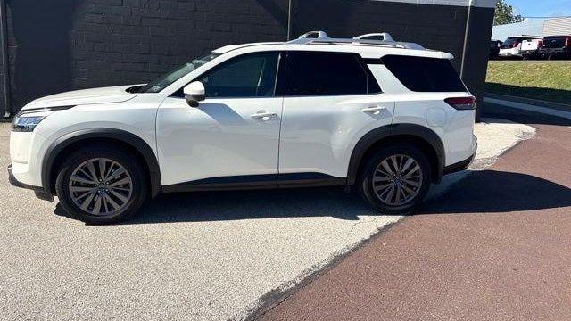 2024 Nissan Pathfinder SL