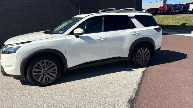 2024 Nissan Pathfinder SL