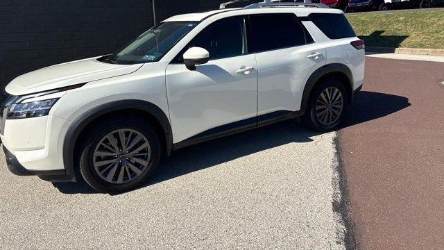 2024 Nissan Pathfinder SL