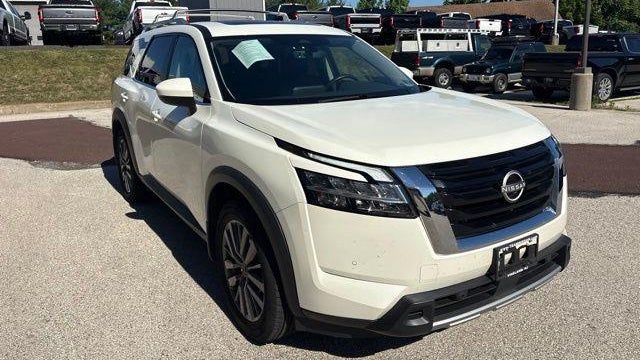 2024 Nissan Pathfinder SL