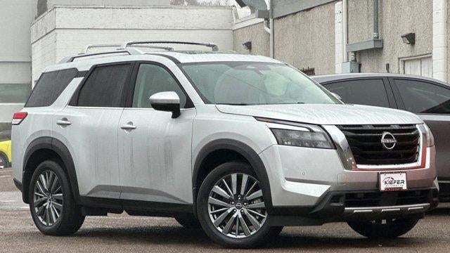 2025 Nissan Pathfinder SL