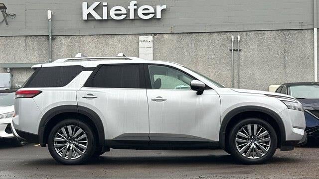 2025 Nissan Pathfinder SL