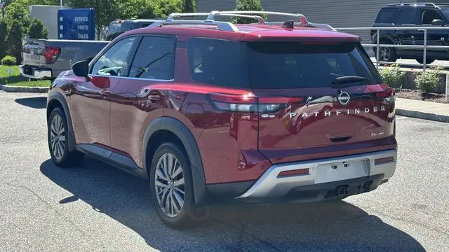 2023 Nissan Pathfinder SL