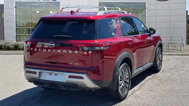 2023 Nissan Pathfinder SL