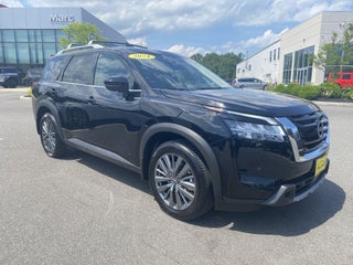2024 Nissan Pathfinder with Super Black Exterior