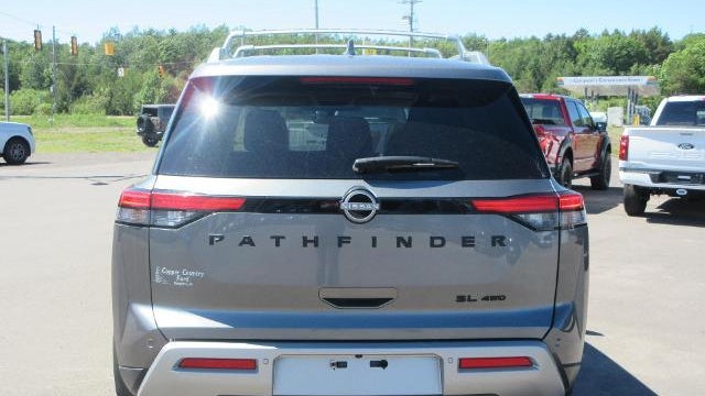 2024 Nissan Pathfinder SL