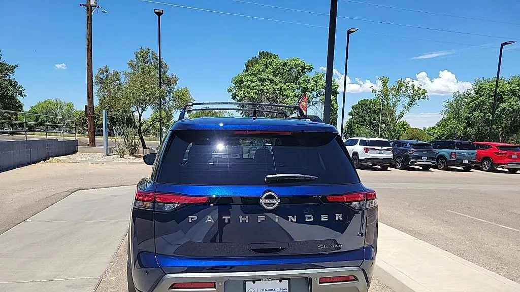 2026 Nissan Pathfinder SL