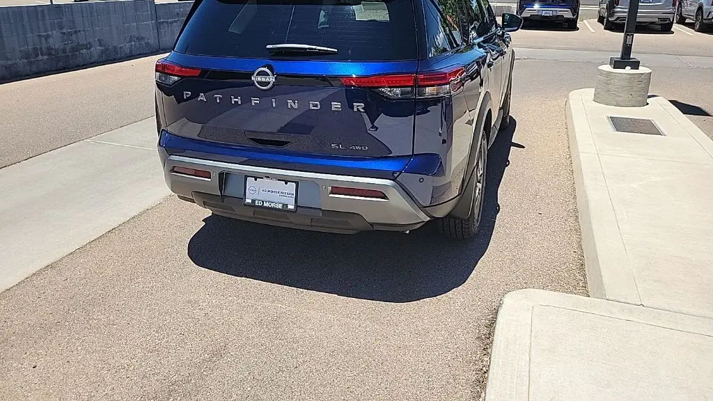 2026 Nissan Pathfinder SL