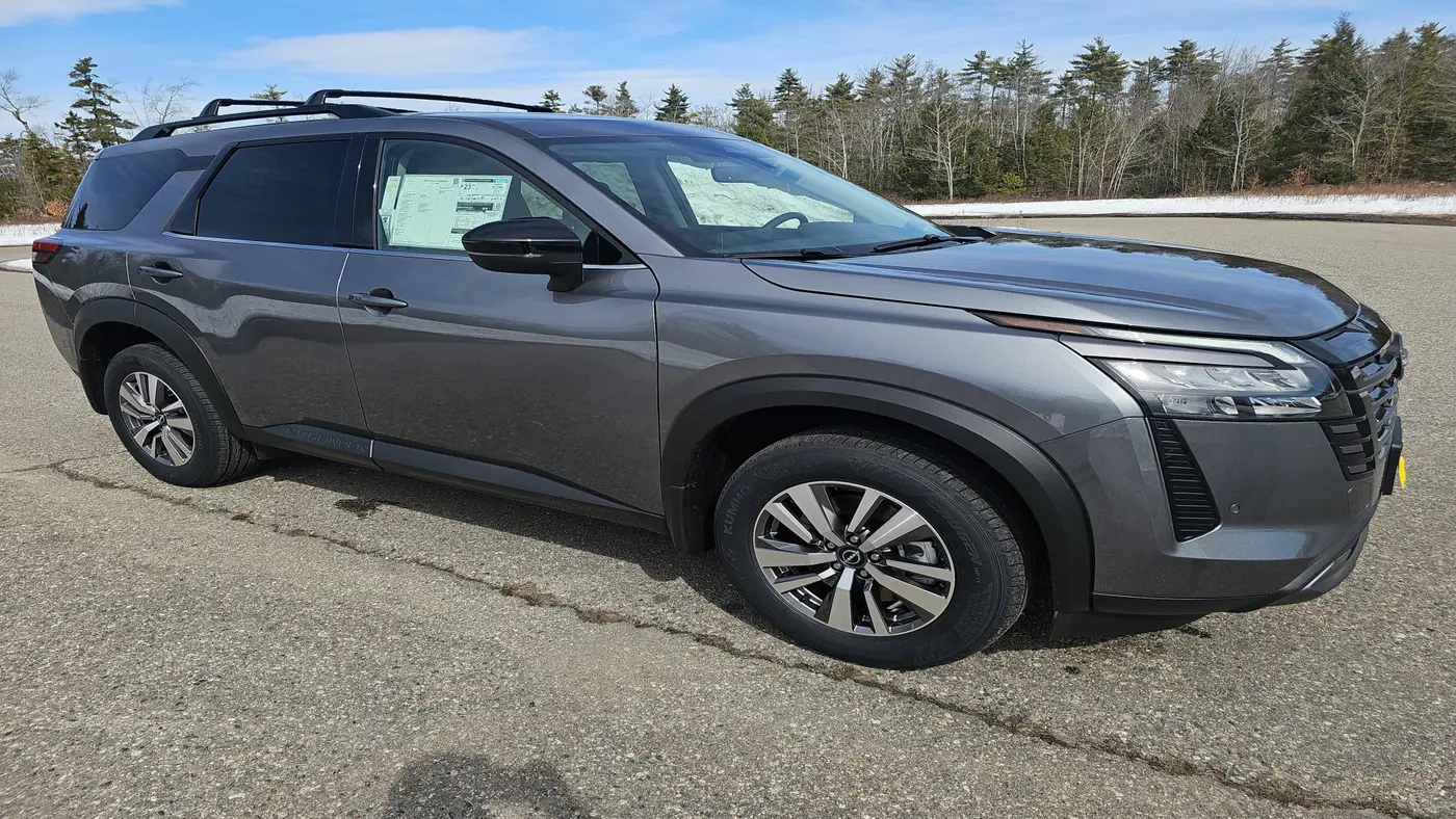 2026 Nissan Pathfinder SL