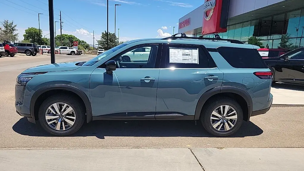 2026 Nissan Pathfinder SL