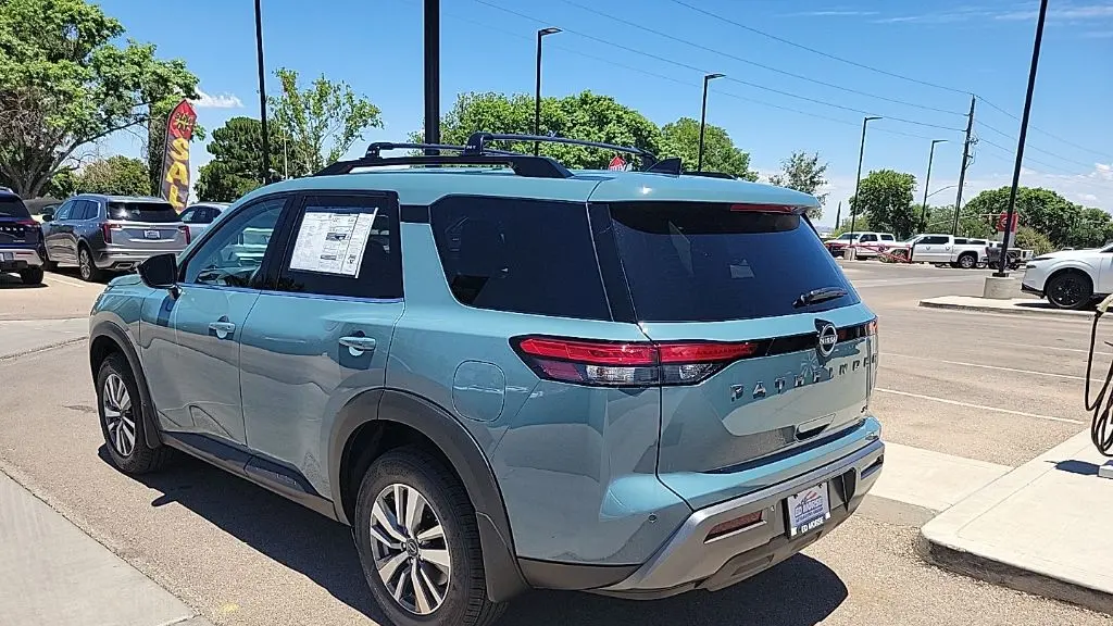 2026 Nissan Pathfinder SL