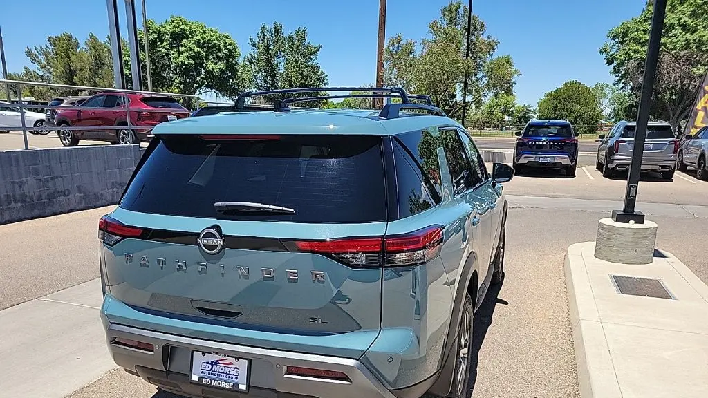 2026 Nissan Pathfinder SL