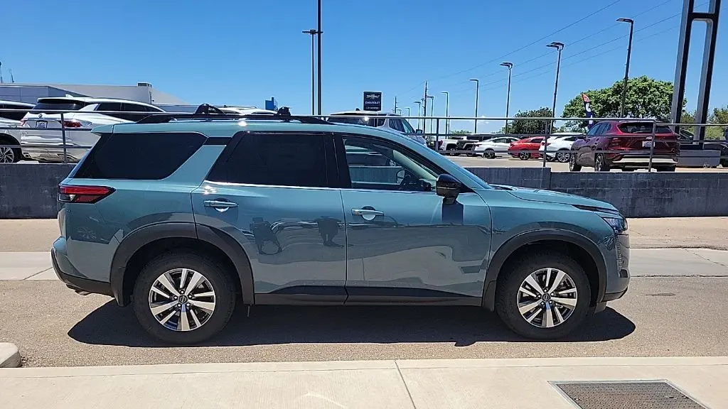 2026 Nissan Pathfinder SL