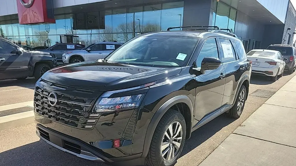 2026 Nissan Pathfinder SL
