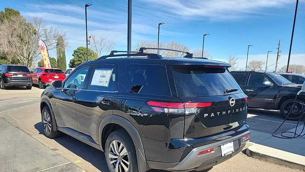 2026 Nissan Pathfinder SL