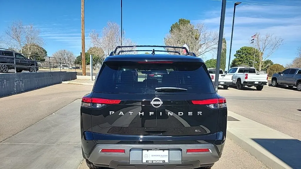2026 Nissan Pathfinder SL