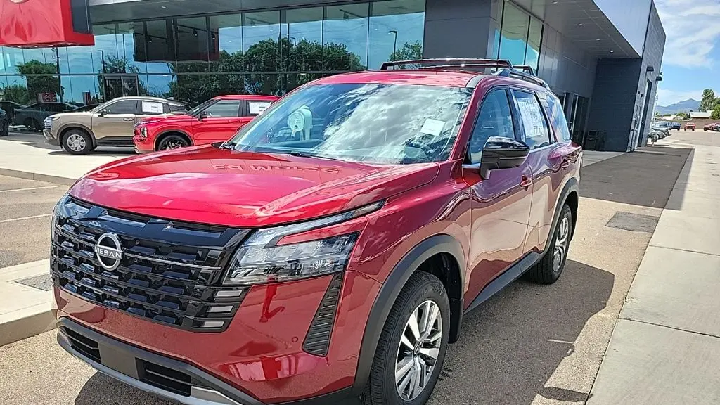 2026 Nissan Pathfinder SL