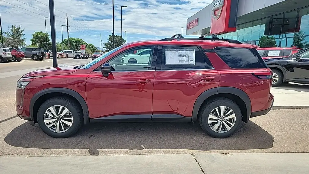 2026 Nissan Pathfinder SL