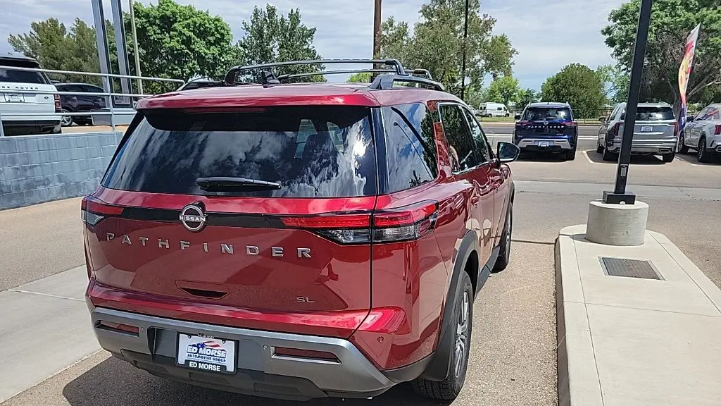 2026 Nissan Pathfinder SL
