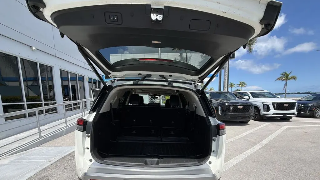 2024 Nissan Pathfinder Platinum