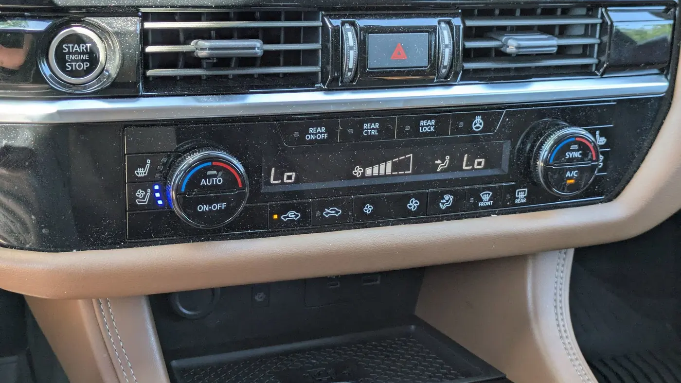 2024 Nissan Pathfinder Platinum