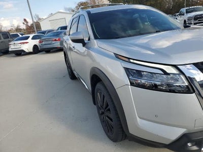 2022 Nissan Pathfinder Platinum 4DR SUV