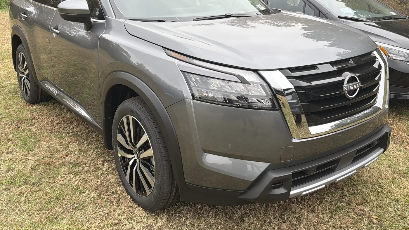 2025 Nissan Pathfinder Platinum