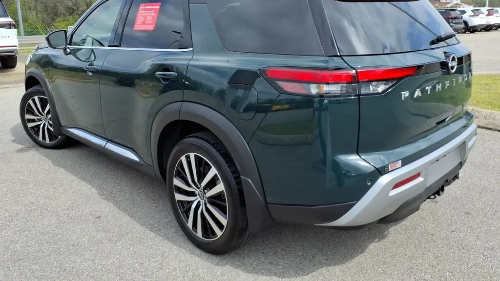 2025 Nissan Pathfinder Platinum