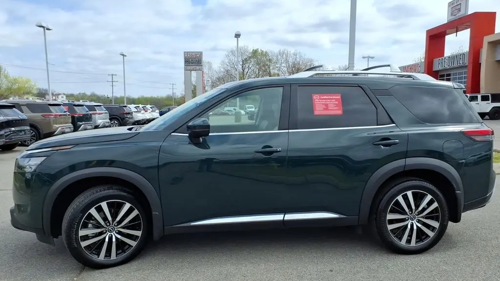 2025 Nissan Pathfinder Platinum