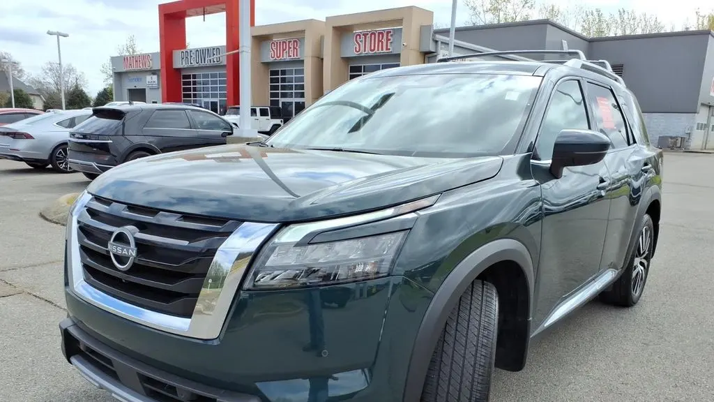 2025 Nissan Pathfinder Platinum