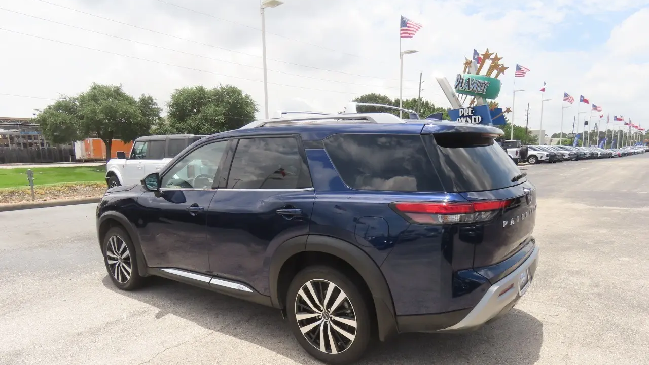 2023 Nissan Pathfinder Platinum