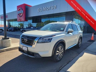 2022 Nissan Pathfinder with Pearl White Tricoat Exterior