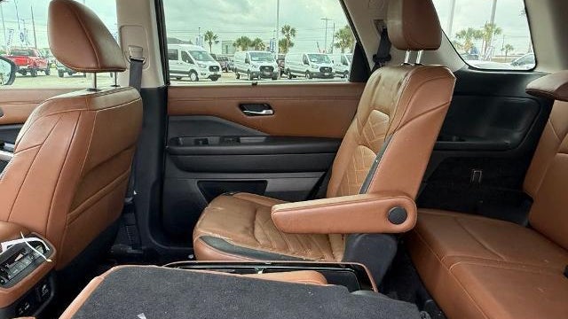 2022 Nissan Pathfinder Platinum