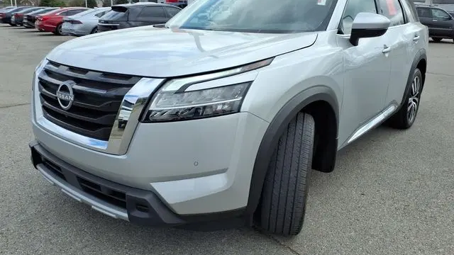 2024 Nissan Pathfinder Platinum