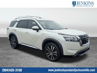2023 Nissan Pathfinder with Pearl White Tricoat Exterior
